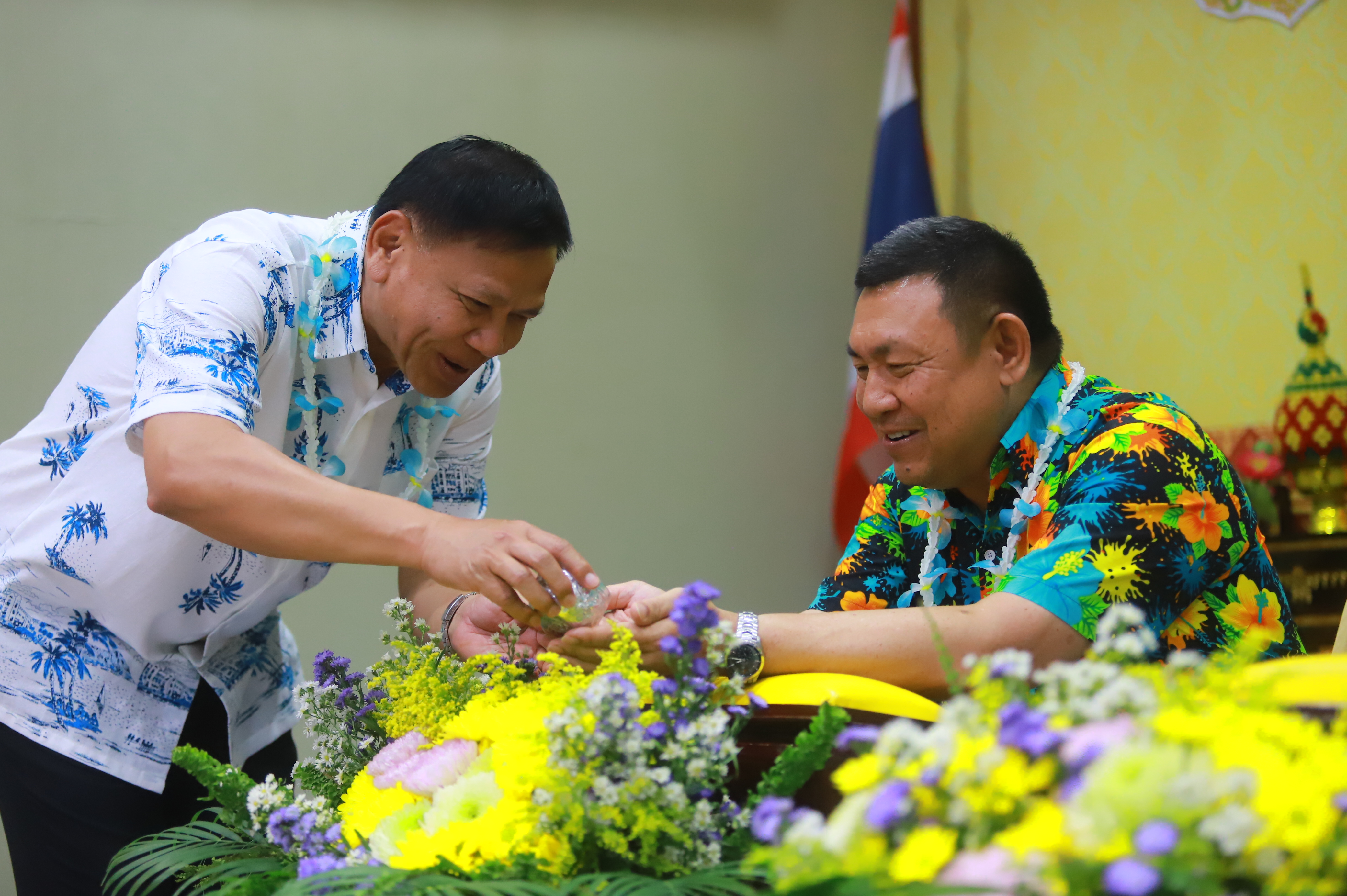 title - ชุ่มฉ่ำ! ชาว ส.ป.ก. ร่วมสรงน้ำพระพุทธรูป และรดน้ำขอพรผู้บริหาร เนื่องในประเพณีวันสงกรานต์ ประจำปี 2569 บรรยากาศเต็มไปด้วยความชื่นมื่นชุ่มฉ่ำ